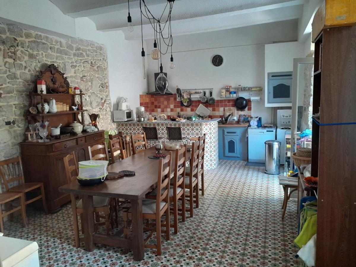 Le Prieure Bed & Breakfast Saint-Florent-sur-Auzonnet Eksteriør bilde