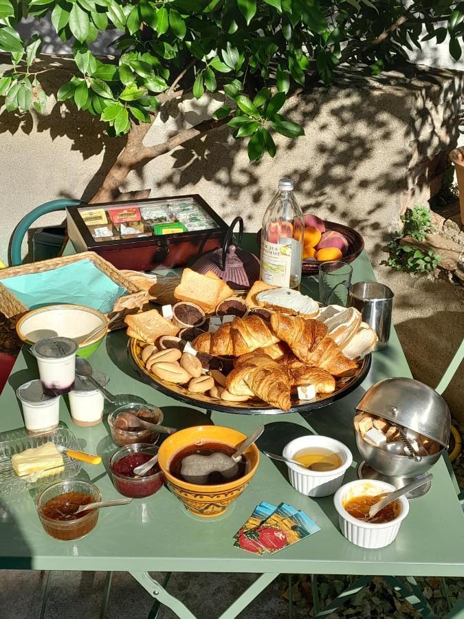 Le Prieure Bed & Breakfast Saint-Florent-sur-Auzonnet Eksteriør bilde